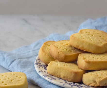 Simple shortbread biscuits